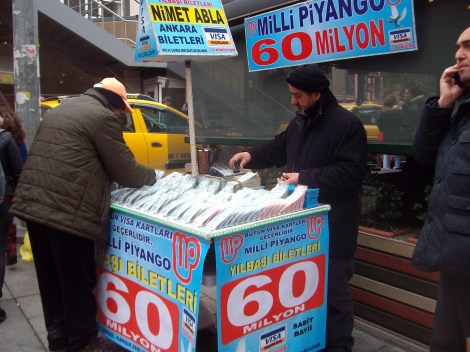 Общий выигрыш составляет 60. миллиардов (где-то 19 миллиардов долларов)